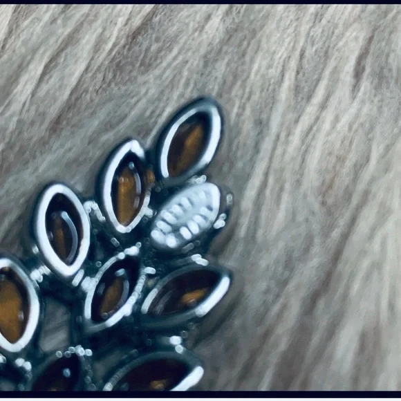 HP 🎉 Kenneth J. Lane Cruciform Brooch - Picture 5 of 7